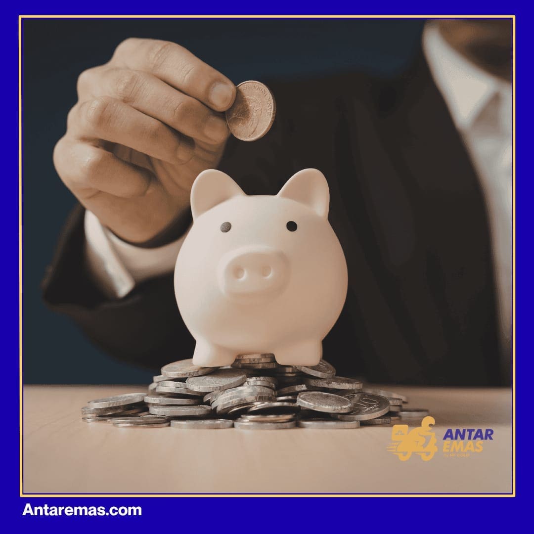 Lebih Baik Simpan Emas atau Uang